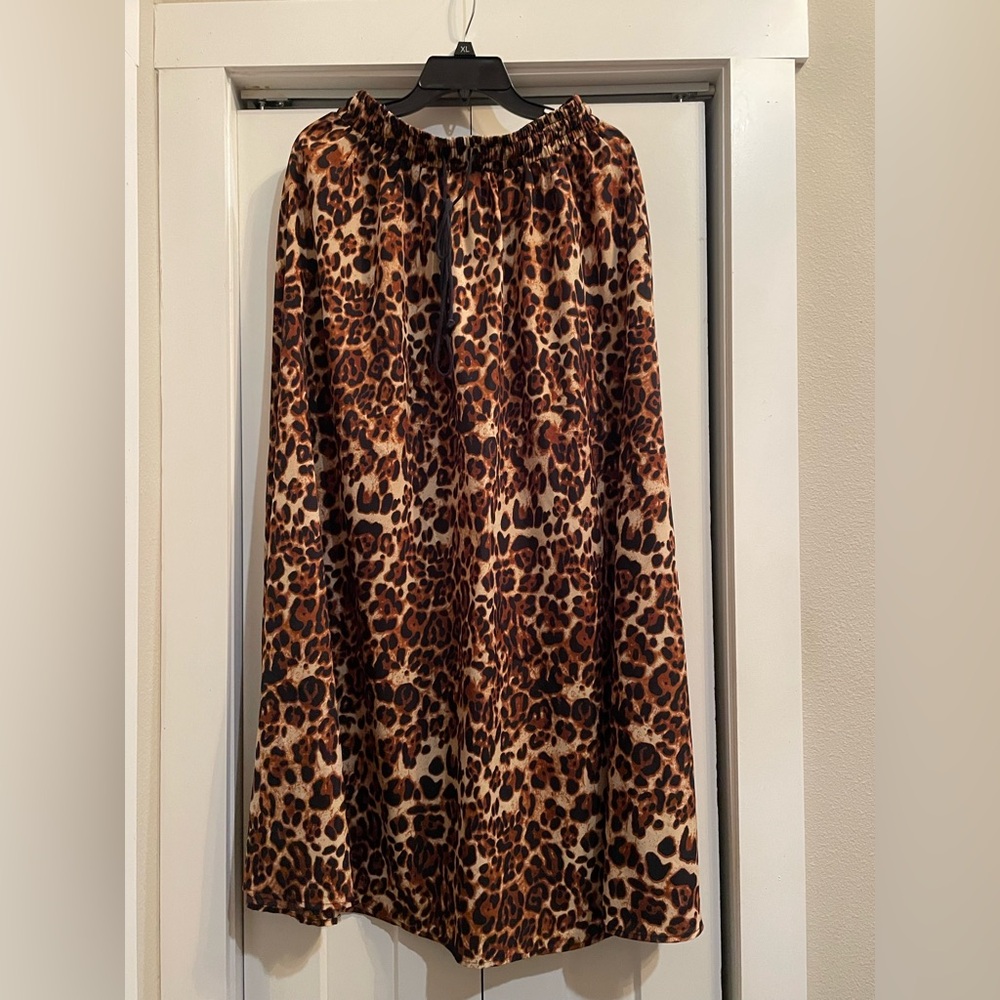 Chic Leopard Print Maxi Skirt
